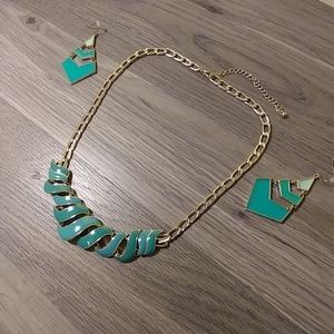 Necklace and earrings set.